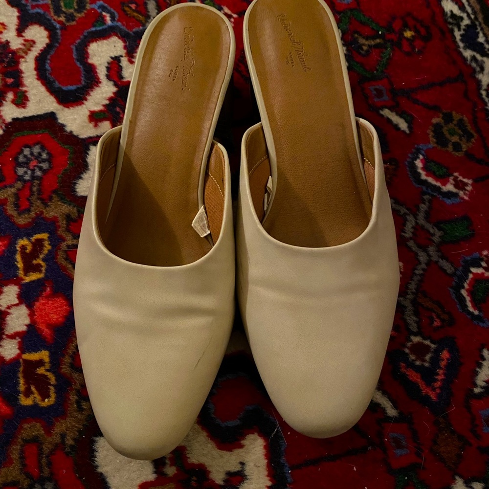 Reduced shipping! Universal Thread mules ✨